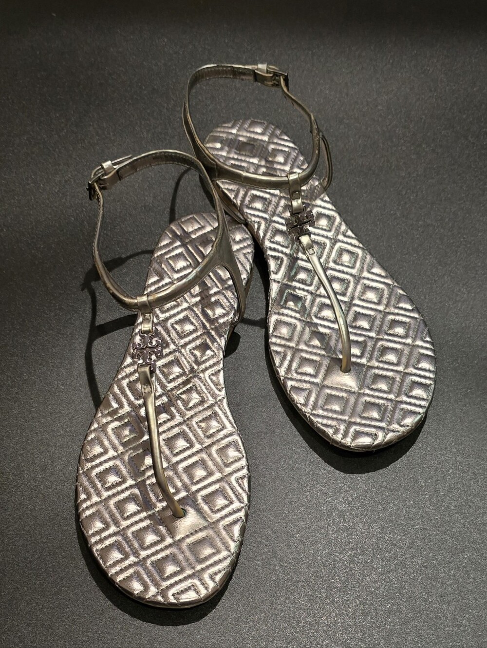 TORY BURCH Metallic Silver Women’s T-Strap Sandals Size 7